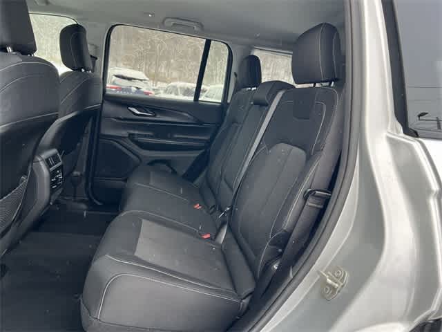 2023 Jeep Grand Cherokee Laredo 4x4