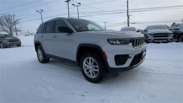 2023 Jeep Grand Cherokee Laredo 4x4
