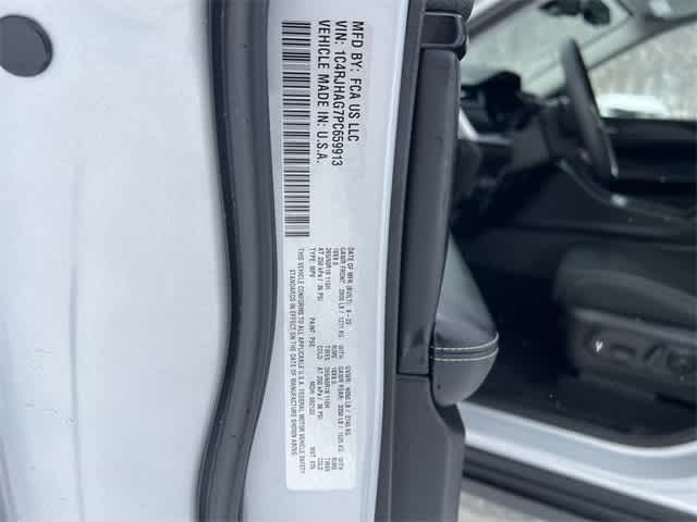 2023 Jeep Grand Cherokee Laredo 4x4