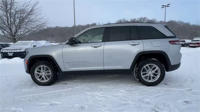 2023 Jeep Grand Cherokee Laredo 4x4