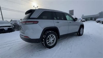 2023 Jeep Grand Cherokee Laredo 4x4