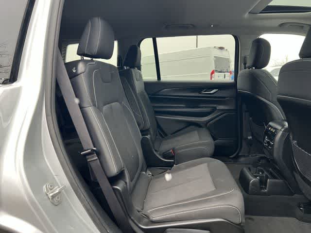 2023 Jeep Grand Cherokee L Laredo 4x4