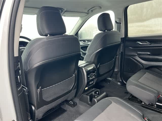 2023 Jeep Grand Cherokee L Laredo 4x4