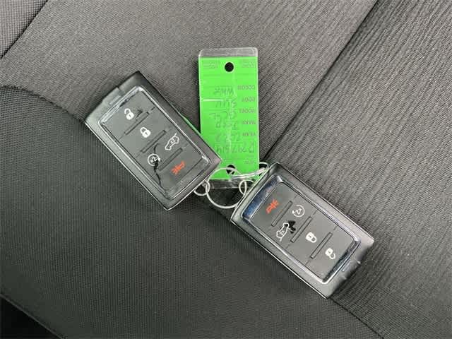 2023 Jeep Grand Cherokee L Laredo 4x4