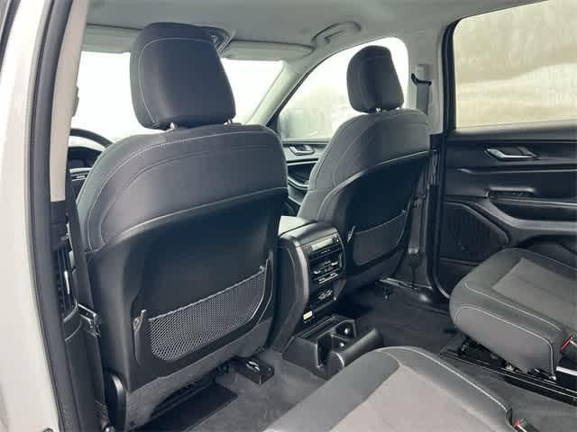 2023 Jeep Grand Cherokee L Laredo 4x4