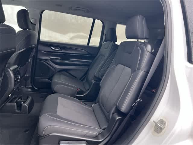 2023 Jeep Grand Cherokee L Laredo 4x4