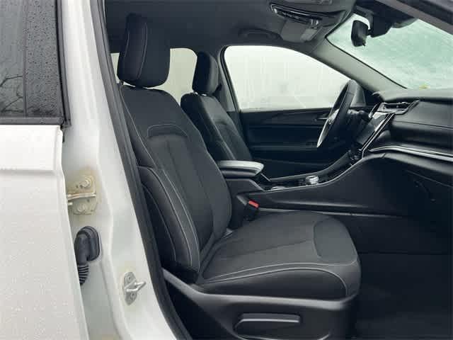 2023 Jeep Grand Cherokee L Laredo 4x4