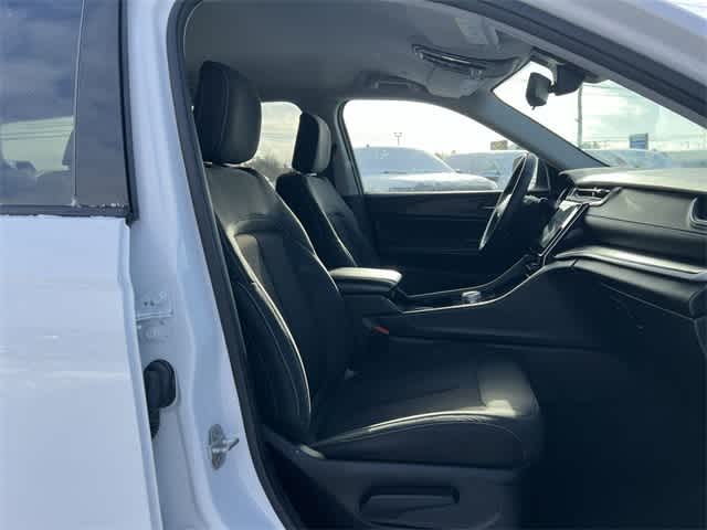 2023 Jeep Grand Cherokee L Laredo 4x4