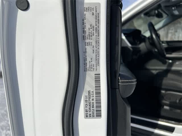 2023 Jeep Grand Cherokee L Laredo 4x4