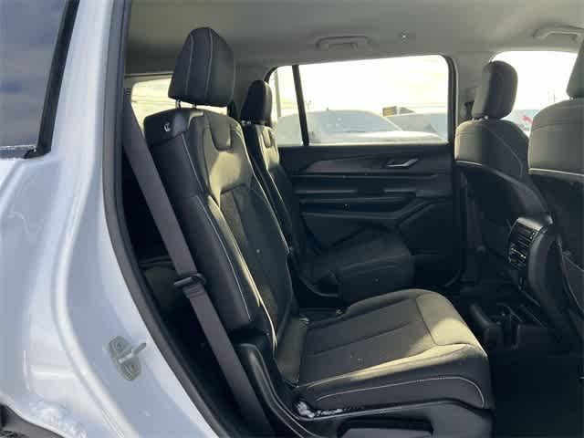 2023 Jeep Grand Cherokee L Laredo 4x4