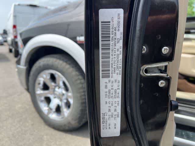 2017 RAM 1500 Laramie Crew Cab 4x4 5'7' Box