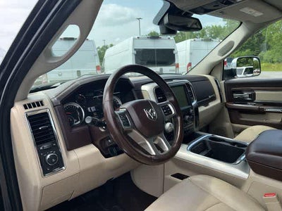 2017 RAM 1500 Laramie Crew Cab 4x4 5'7' Box