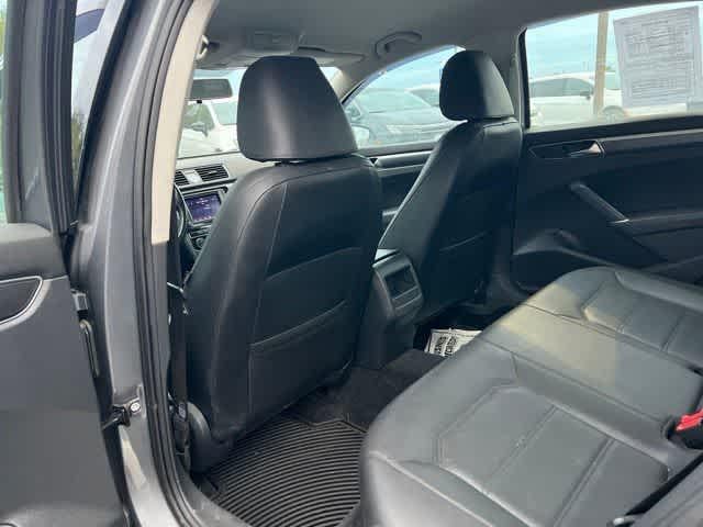 2017 Volkswagen Passat 1.8T R-Line