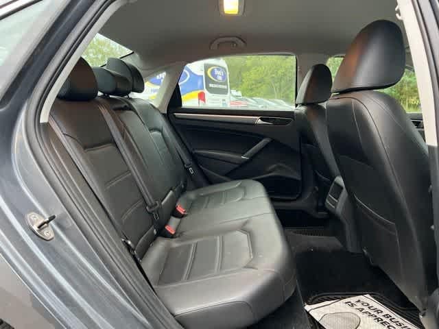 2017 Volkswagen Passat 1.8T R-Line