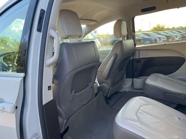 2017 Chrysler Pacifica Touring-L