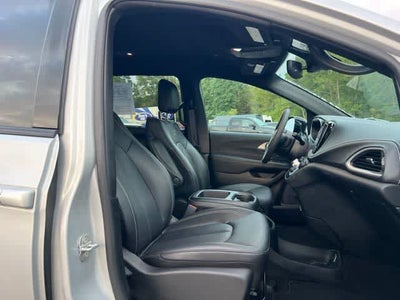 2026 Chrysler Pacifica Select AWD