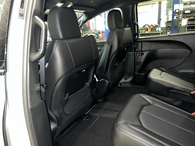 2026 Chrysler Pacifica Select AWD