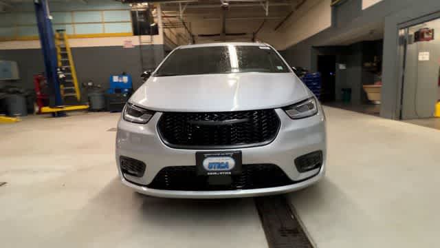 2026 Chrysler Pacifica Select AWD