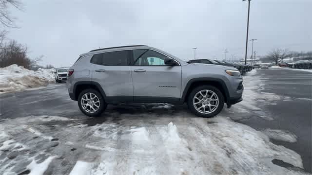 2022 Jeep Compass Latitude Lux 4x4