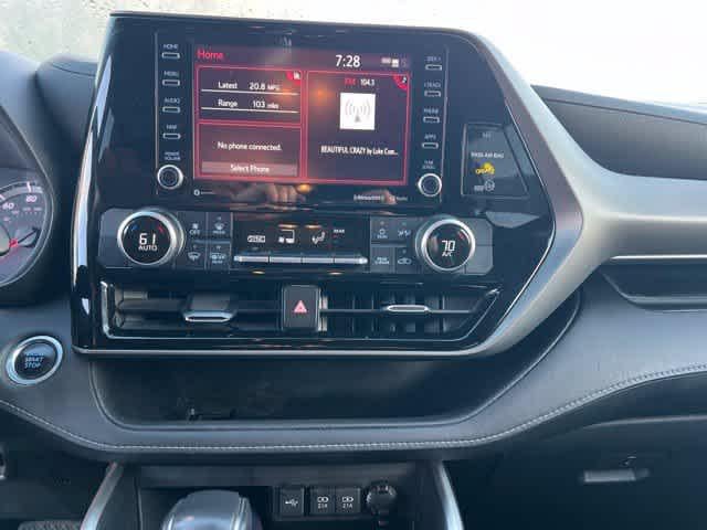 2020 Toyota Highlander LE