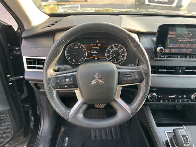 2022 Mitsubishi Outlander ES