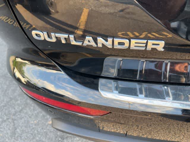 2022 Mitsubishi Outlander ES