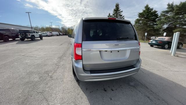 2016 Chrysler Town & Country Touring