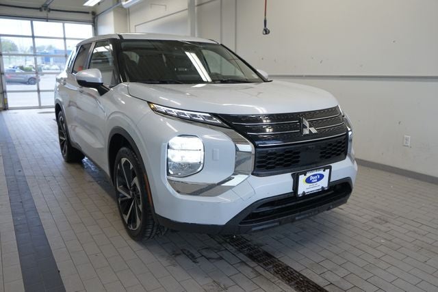 2022 Mitsubishi Outlander ES