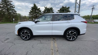 2022 Mitsubishi Outlander ES