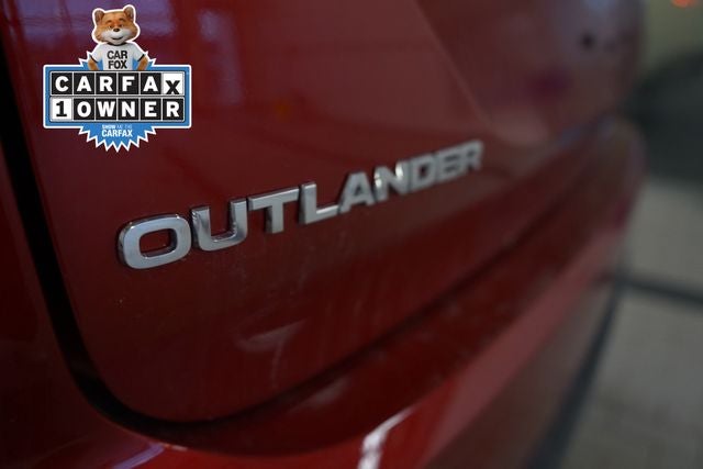 2025 Mitsubishi Outlander ES