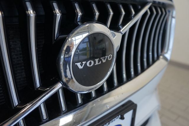 2020 Volvo XC90 T6 Momentum