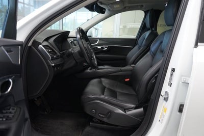 2020 Volvo XC90 T6 Momentum