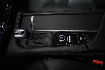 2020 Volvo XC90 T6 Momentum