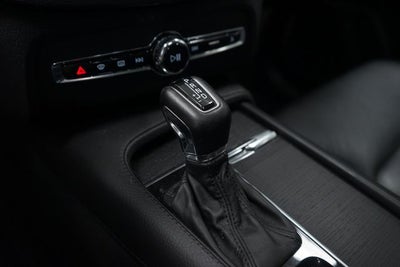 2020 Volvo XC90 T6 Momentum