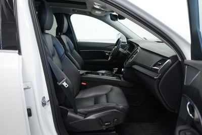 2020 Volvo XC90 T6 Momentum