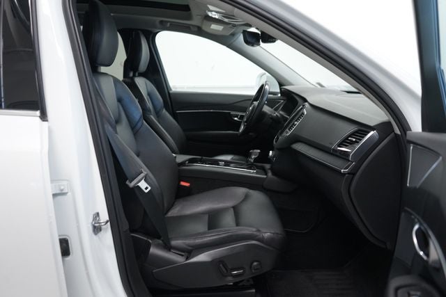2020 Volvo XC90 T6 Momentum