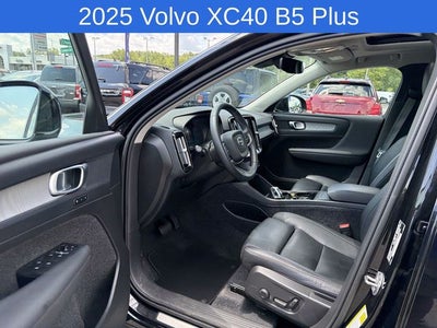 2025 Volvo XC40 B5 Plus Bright Theme