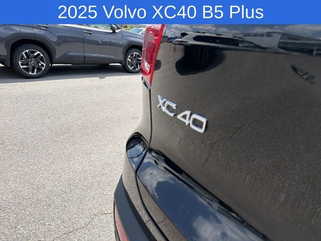 2025 Volvo XC40 B5 Plus Bright Theme