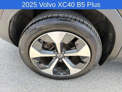 2025 Volvo XC40 B5 Plus Bright Theme