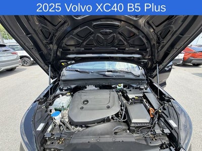 2025 Volvo XC40 B5 Plus Bright Theme