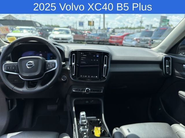 2025 Volvo XC40 B5 Plus Bright Theme