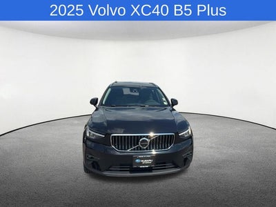 2025 Volvo XC40 B5 Plus Bright Theme