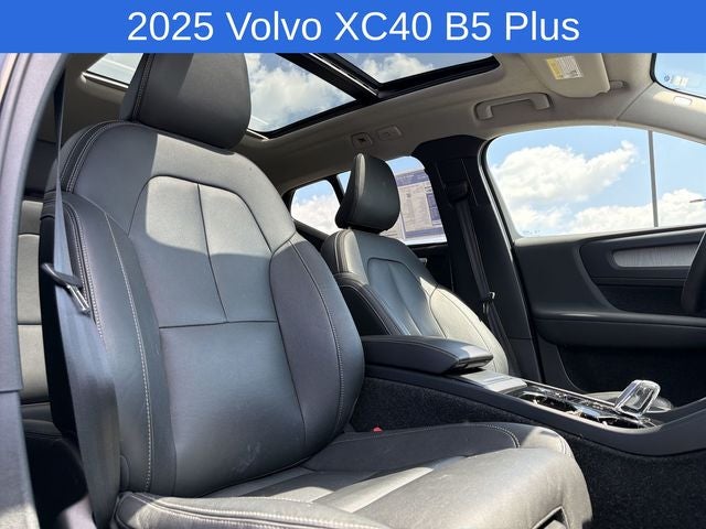 2025 Volvo XC40 B5 Plus Bright Theme