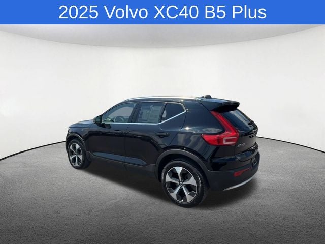 2025 Volvo XC40 B5 Plus Bright Theme