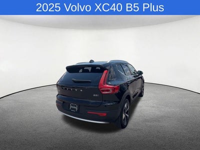 2025 Volvo XC40 B5 Plus Bright Theme