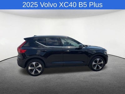 2025 Volvo XC40 B5 Plus Bright Theme