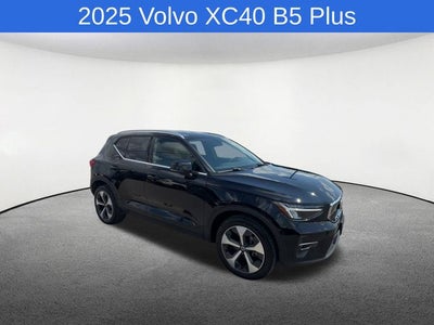2025 Volvo XC40 B5 Plus Bright Theme