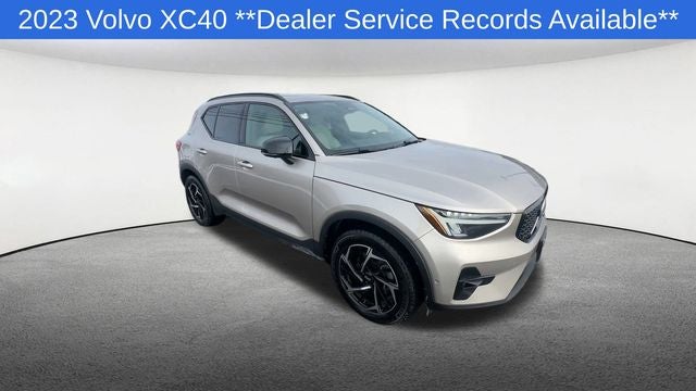 2023 Volvo XC40 B5 Plus Dark Theme