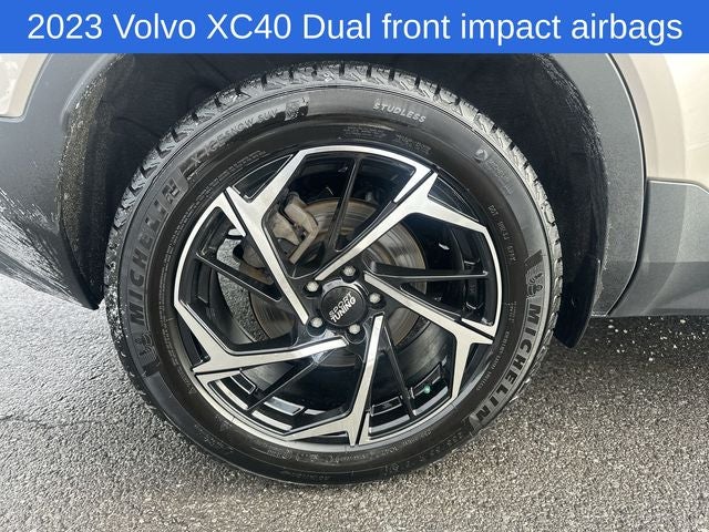 2023 Volvo XC40 B5 Plus Dark Theme