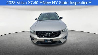 2023 Volvo XC40 B5 Plus Dark Theme